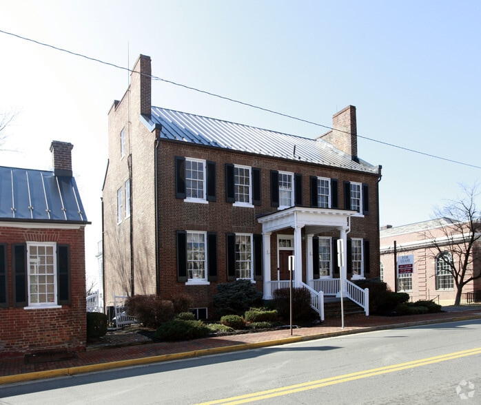 More Photos Of 19 E Market St, Leesburg Office For Lease