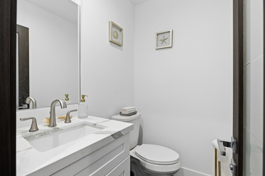 More Photos Of 2020 N Glenoaks Blvd, Burbank Medical For Sale