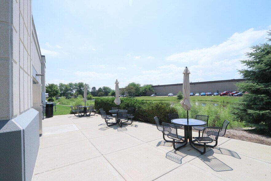 More Photos Of 1450 Busch Pky, Buffalo Grove Office For Lease