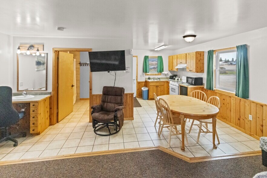 More Photos Of 202 W Main St, White Sulphur Springs Hotel For Sale