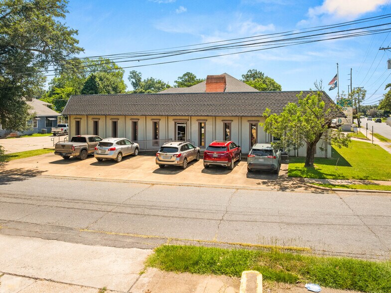 More Photos Of 816 University Pky, Natchitoches Office For Sale