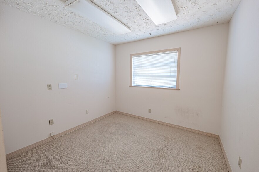 More Photos Of 5603 Stewart St, Milton Office For Sale