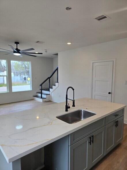 More Photos Of 4501 Newberry St, Houston Apartments For Sale