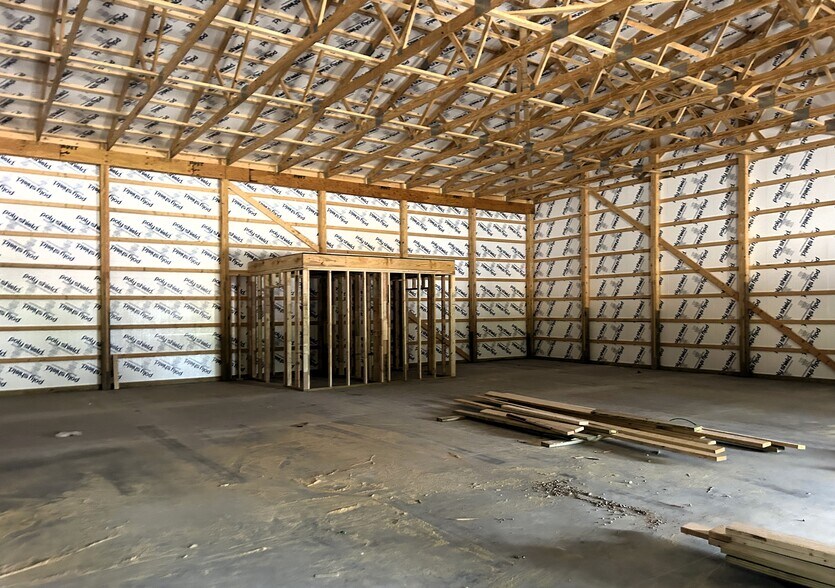 More Photos Of 7316 IN-66 Hwy, Newburgh Warehouse For Lease