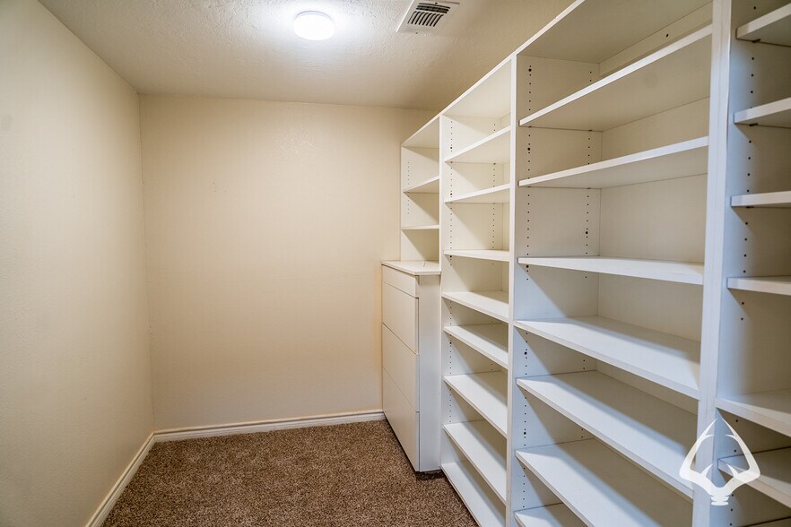 More Photos Of 205 N Wheeler Rd, Colmesneil Office For Sale