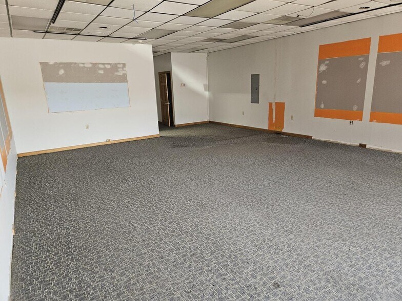 More Photos Of 1550 N Broad St, Tazewell Freestanding For Lease