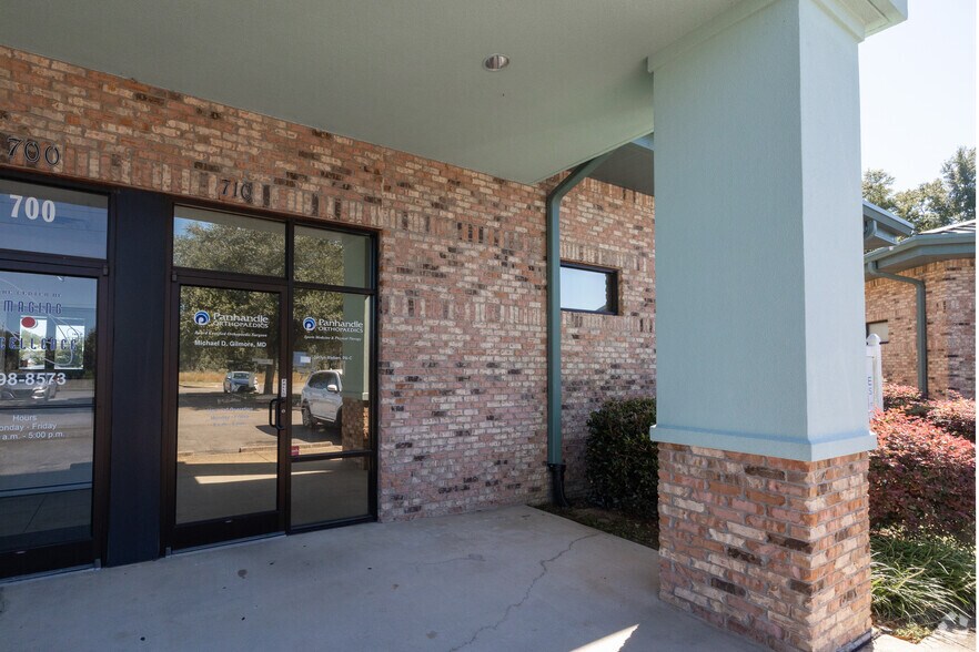 More Photos Of 700-710 Hospital Dr, Crestview Medical For Lease