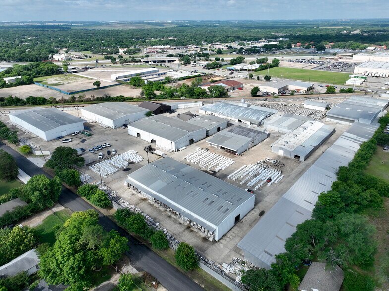 More Photos Of 301 Pleasant Dr, Dallas Warehouse For Lease