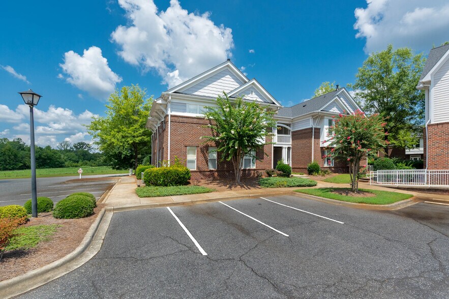 More Photos Of 705-711 Peninsula Dr, Davidson Office For Sale