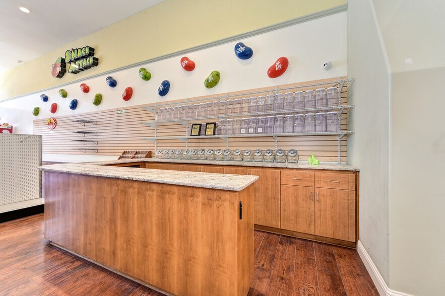 More Photos Of 27 S Main St, Colfax Storefront For Lease