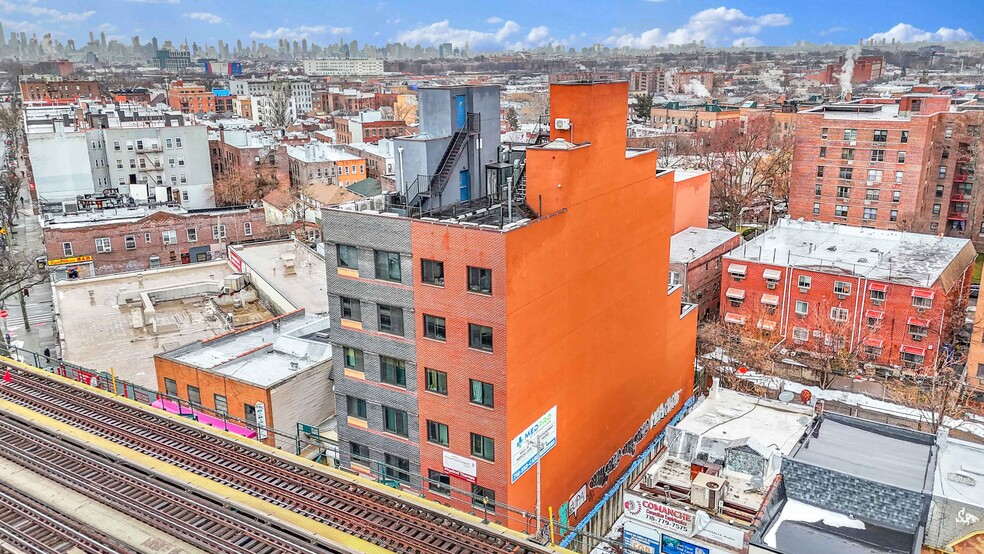 Primary Photo Of 6527 Roosevelt Ave, Woodside Apartments For Sale