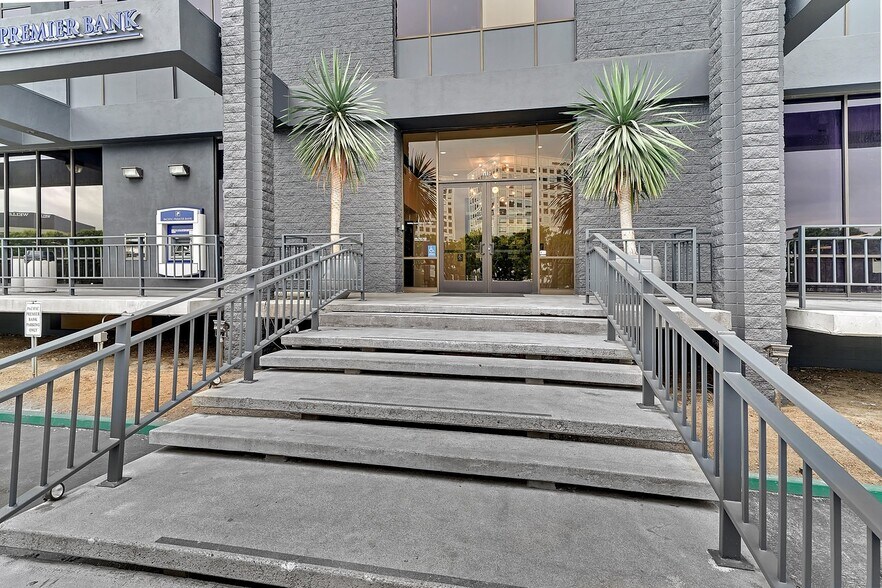 More Photos Of 4667 MacArthur Blvd, Newport Beach Office For Lease