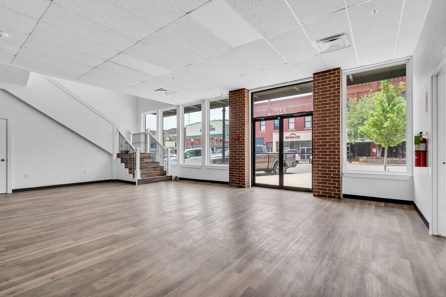 More Photos Of 127 W Main St, Ardmore Office For Sale