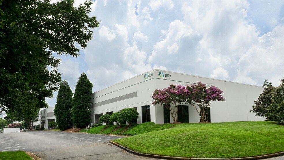 More Photos Of 560 Atlanta S Pky, College Park Unknown For Lease