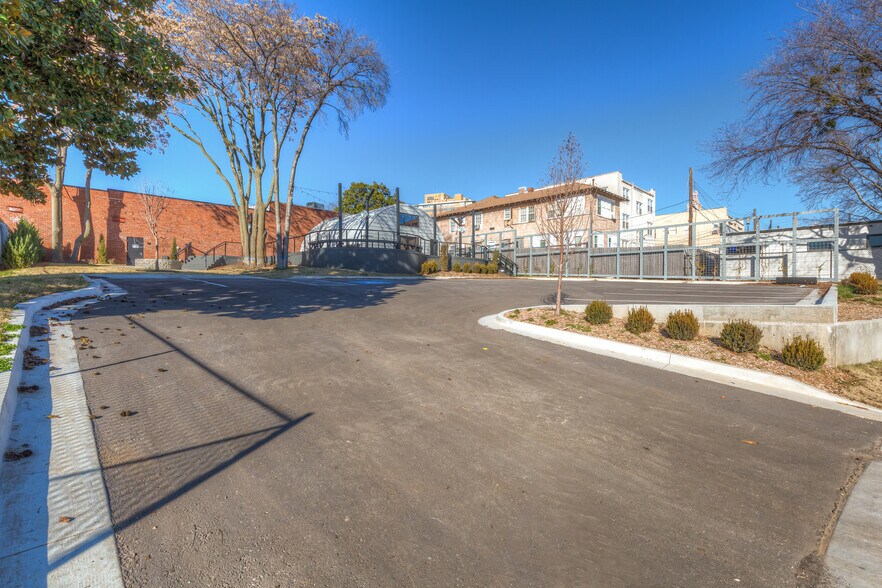 More Photos Of 1121 S Elgin Ave, Tulsa Sports And Entertainment For Lease