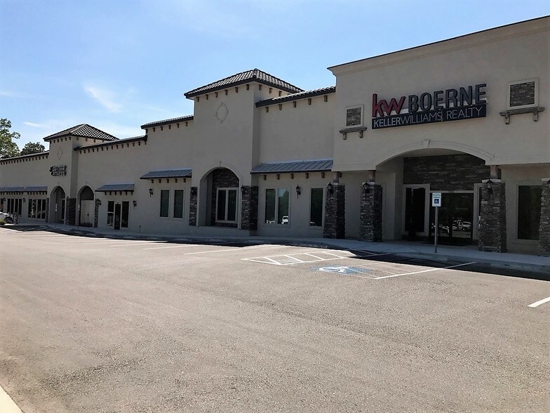 More Photos Of 1018 River Rd, Boerne Storefront Retail Office For Lease