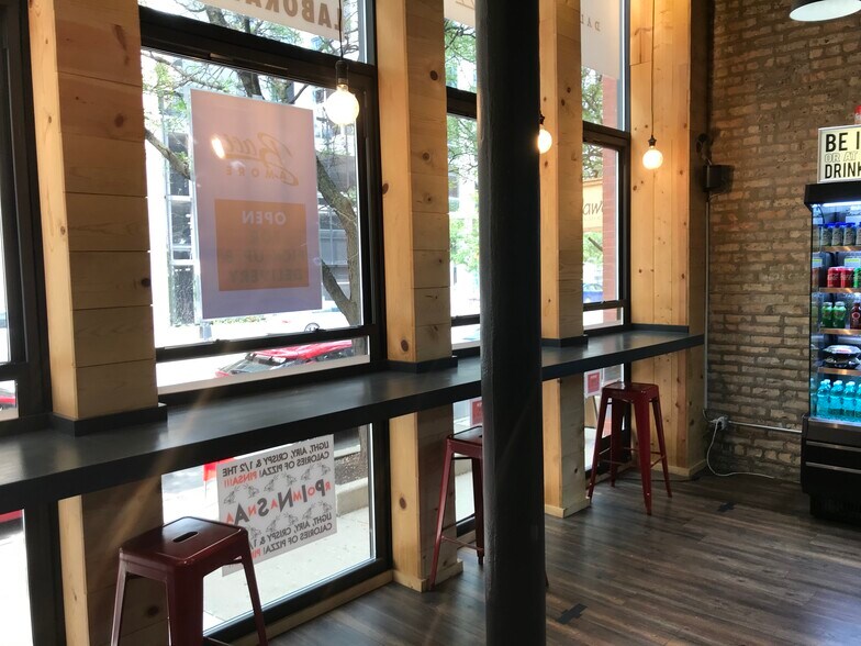 More Photos Of 321 S Jefferson St, Chicago Storefront Retail Office For Lease