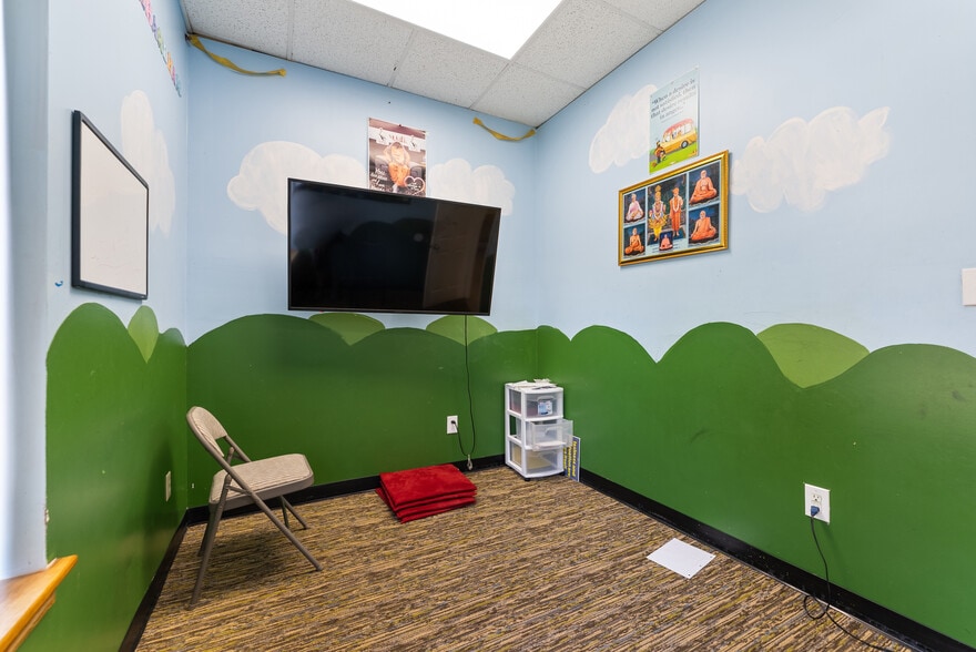 More Photos Of 605 Silver St, Agawam Storefront Retail Office For Sale