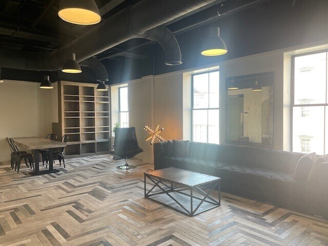 More Photos Of 100 Bull St, Savannah Office Residential For Lease