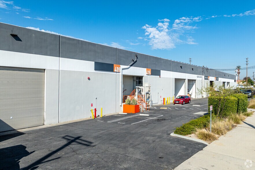 More Photos Of 301-445 N Figueroa St, Wilmington Warehouse For Lease
