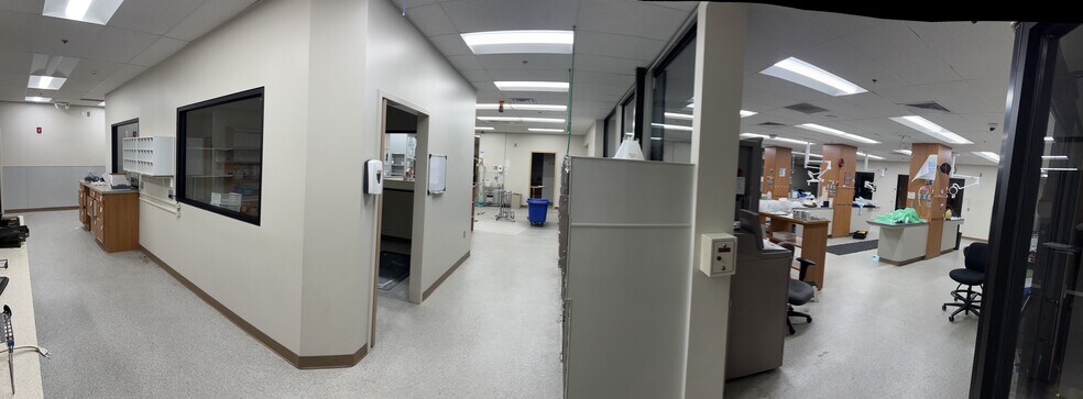More Photos Of 825 E White Spruce Blvd, Henrietta Veterinarian Kennel For Lease
