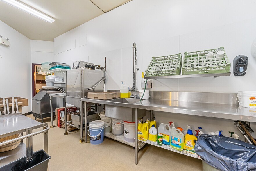 More Photos Of 1916 10th Av, Spruce View Restaurant For Sale