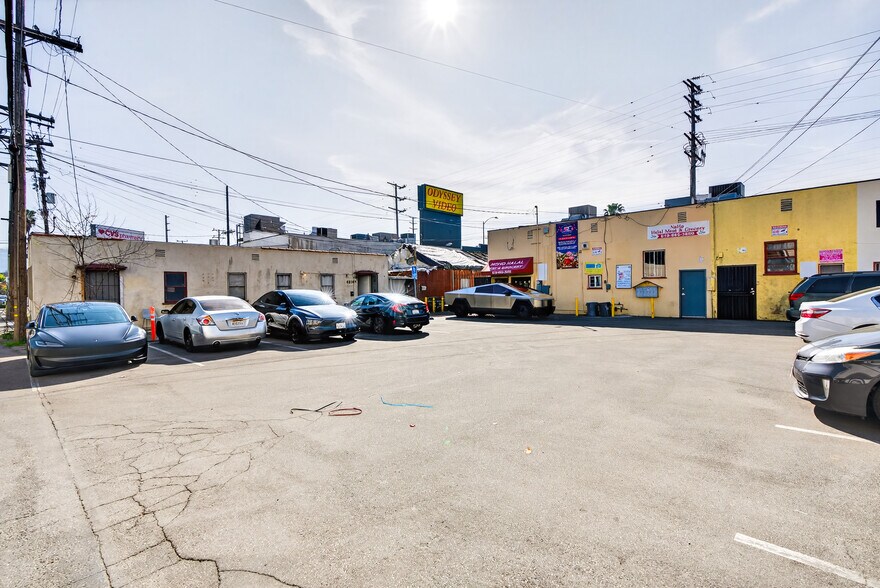 More Photos Of 4814 Vineland Ave, North Hollywood Storefront For Sale