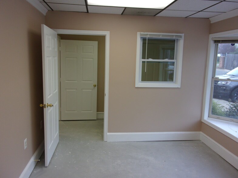 More Photos Of 45571-45595 Shepard Dr, Sterling Medical For Lease