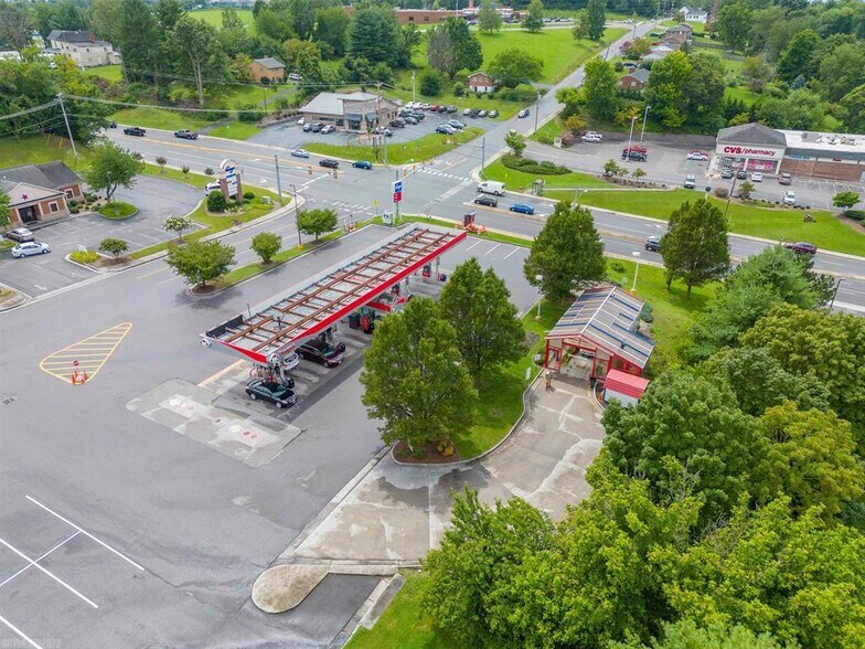 More Photos Of 567 Franklin, Christiansburg Freestanding For Sale