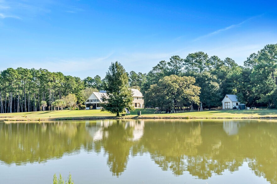More Photos Of 43 Pool Rd, Richards Specialty For Sale