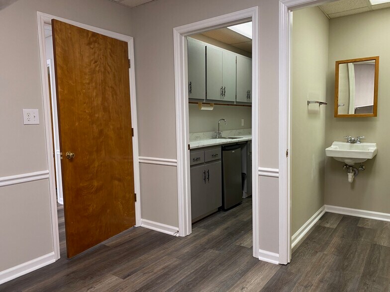 More Photos Of 825 Majestic Ct, Gastonia Medical For Lease