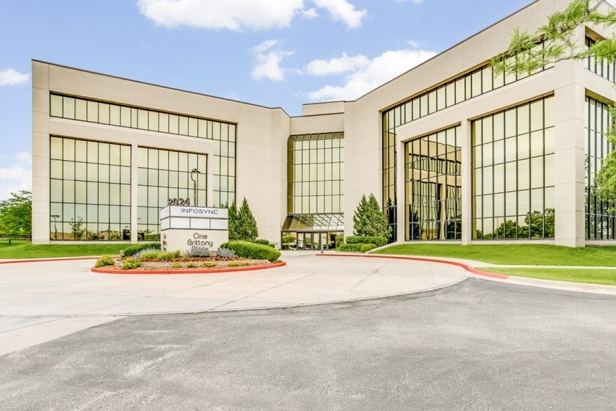 Primary Photo Of 2024 N Woodlawn St, Wichita Office For Sale