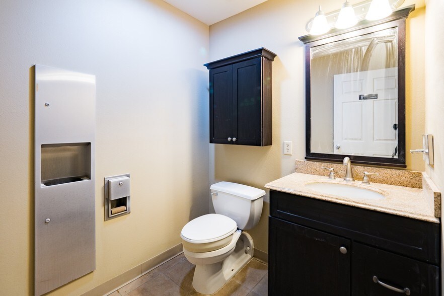 More Photos Of 894 Robert Blvd, Slidell Medical For Lease