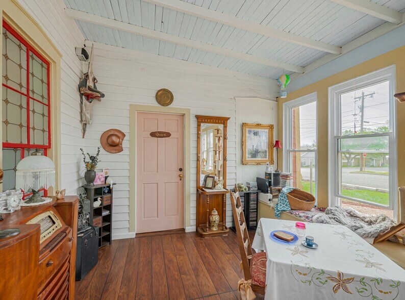 More Photos Of 1307 Wright St, Llano Freestanding For Sale