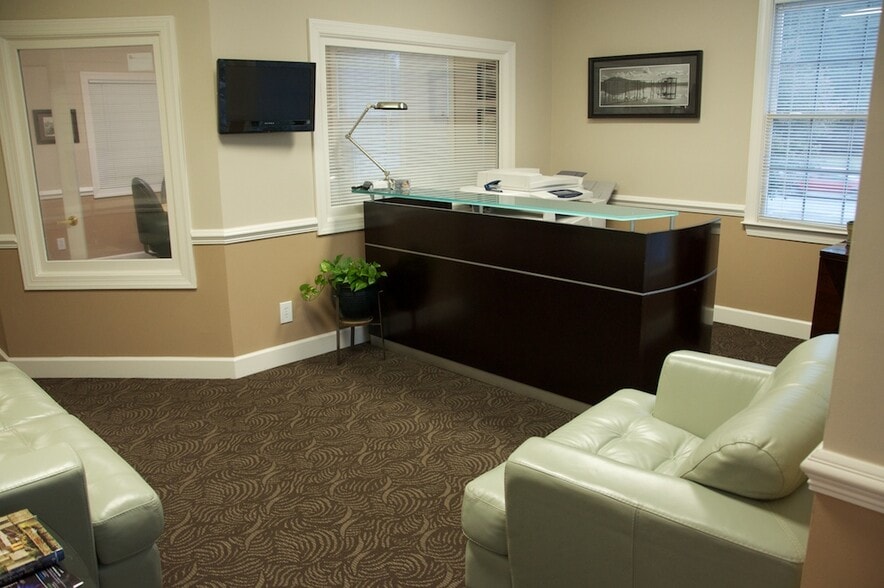 More Photos Of 533 Johnson Ferry Rd, Marietta Medical For Lease