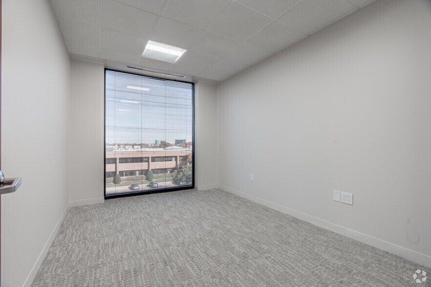 More Photos Of 17304 Preston Rd, Dallas Unknown For Lease