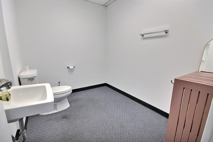 More Photos Of 2519 Lower Huntington Rd, Fort Wayne Storefront For Lease