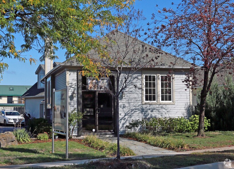 Primary Photo Of 141 Eastchester Ave, St Catharines Storefront For Sale