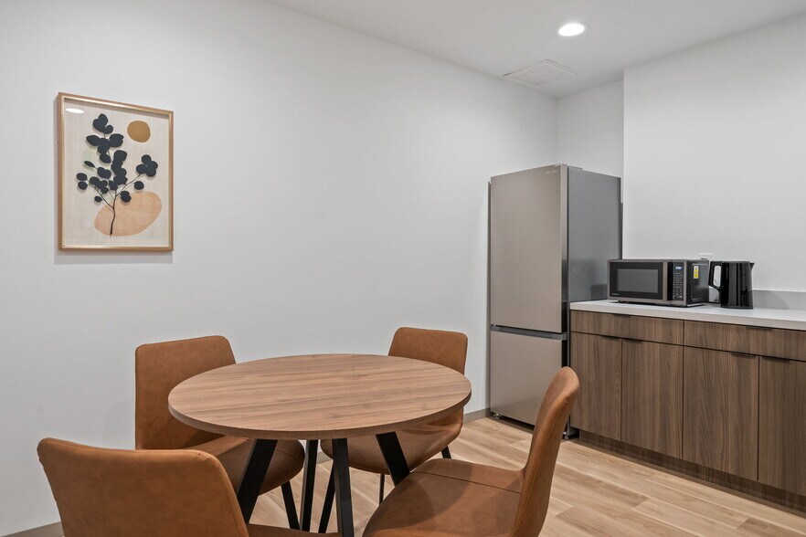 More Photos Of 6909 Grand Blvd, Houston Medical For Lease