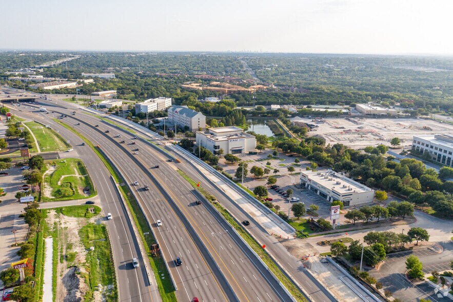 More Photos Of 12400 N Interstate 35, Austin Veterinarian Kennel For Sale