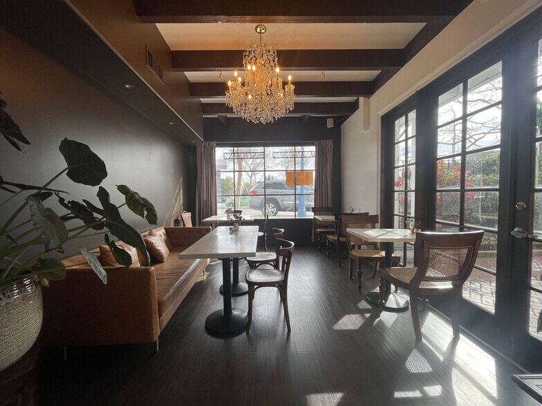 More Photos Of 8543 Santa Monica Blvd, West Hollywood Storefront Retail Office For Lease