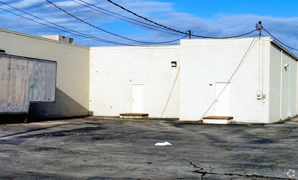 More Photos Of 101 Hudson Dr, Elizabethton Storefront For Lease