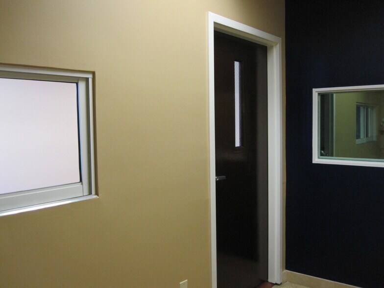 More Photos Of 1785 NE Broad Cswy, North Miami Beach Medical For Lease