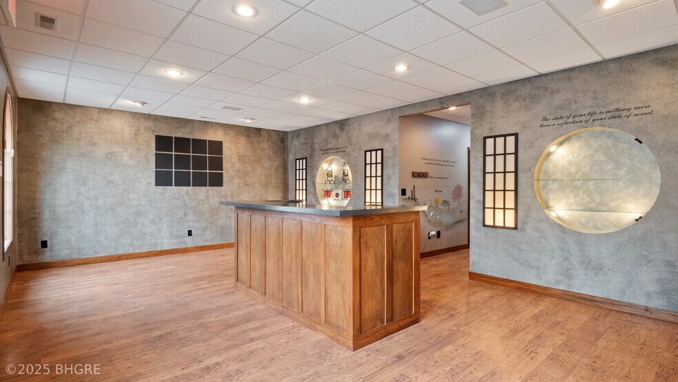 More Photos Of 202 S 9th St, Indianola Storefront For Sale