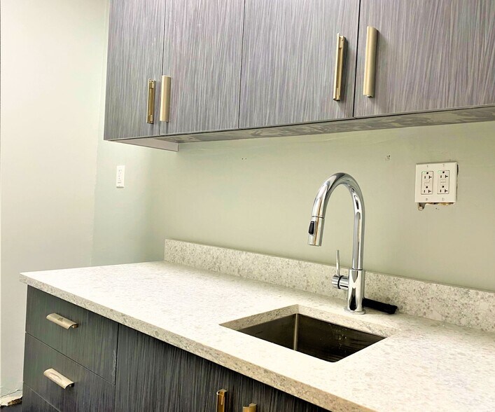 More Photos Of 2002 Ludlow St, Philadelphia Office For Lease