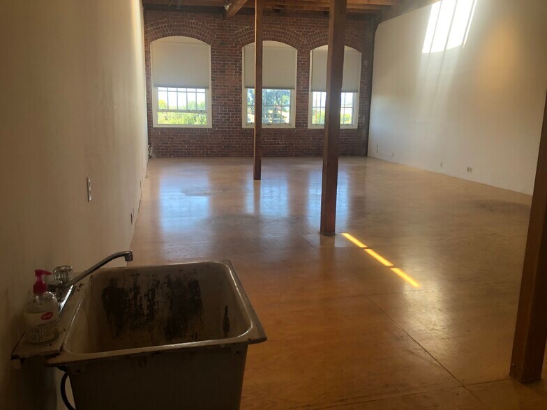 More Photos Of 1250 Addison St, Berkeley Light Distribution For Lease