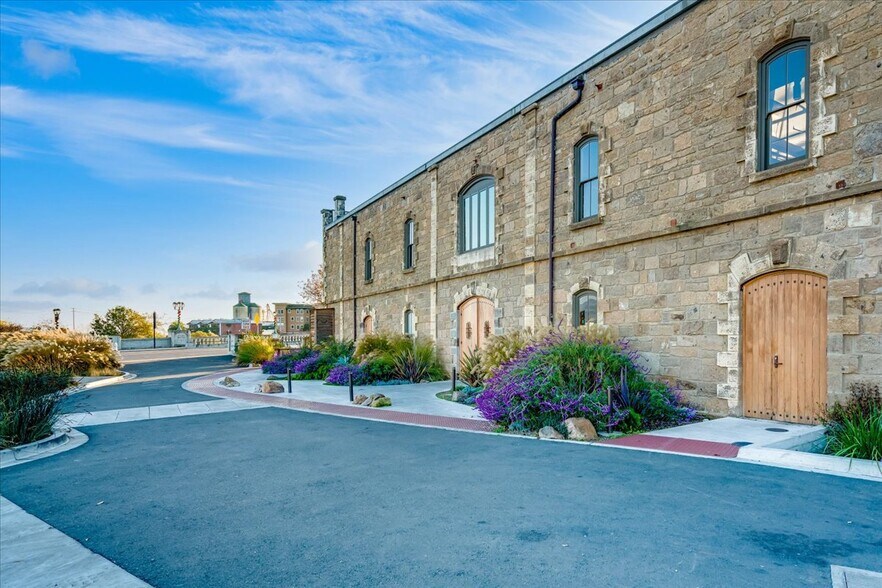 More Photos Of 920-930 3rd St, Napa Flex For Lease