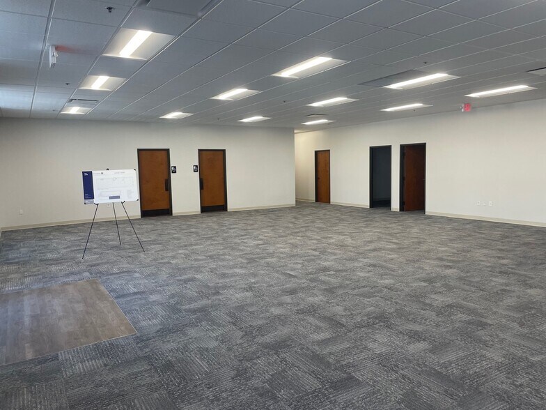 More Photos Of 2130-2160 French Settlement Rd, Dallas Distribution For Lease