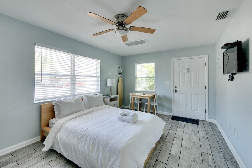 More Photos Of 12321 Gulf Blvd, Treasure Island Hospitality For Sale