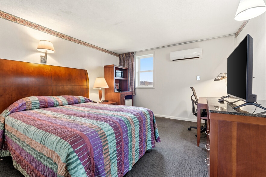 More Photos Of 6920 Motor Inn Dr, Huntingdon Hotel For Sale